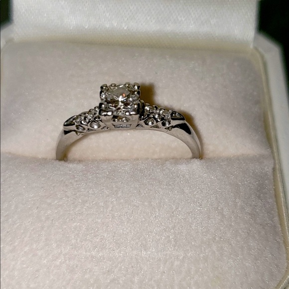 Estate Genuine Natural Diamond Engagement Ring